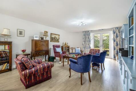 Lounge/Dining Room: