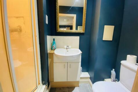 En-suite Shower Room: