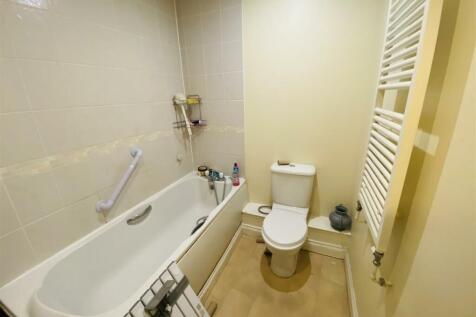 Family Bathroom: