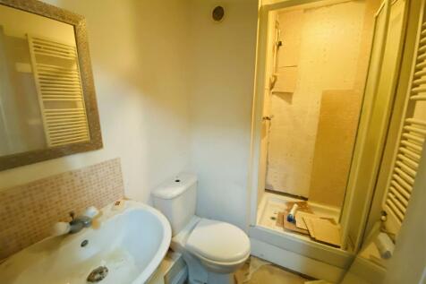 Shower Room: