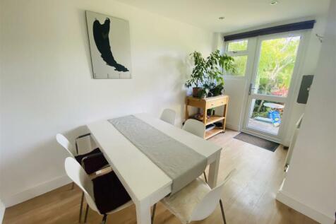 Kitchen/Breakfast Room: