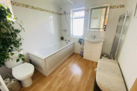 Family Bathroom: