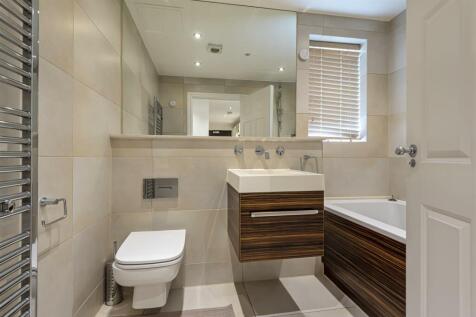 Family Bathroom: