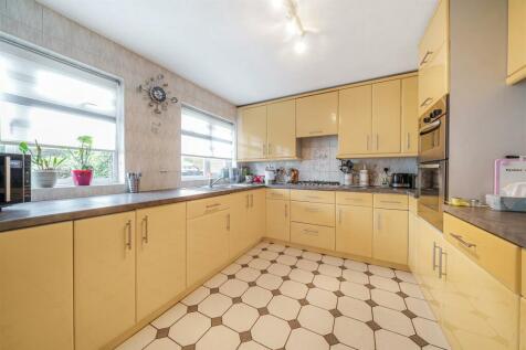 Kitchen: