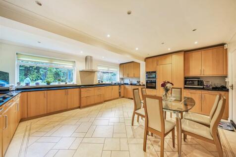 Kitchen/Breakfast Room: