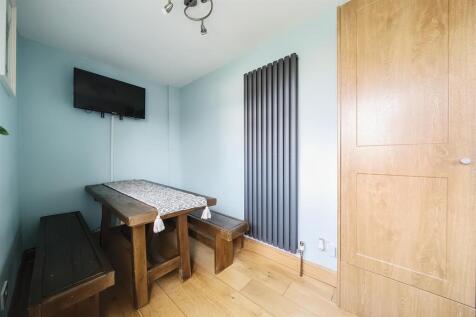 Breakfast Room: