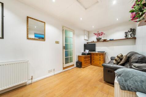 Family Room/Playroom: