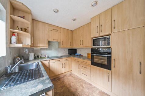 Kitchen/Breakfast Room: