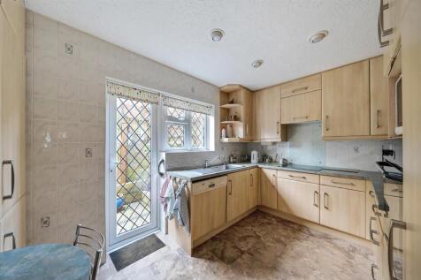 Kitchen/Breakfast Room: