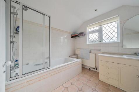 Family Bathroom: