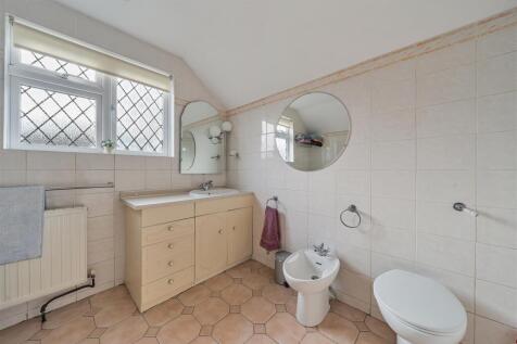 Family Bathroom: