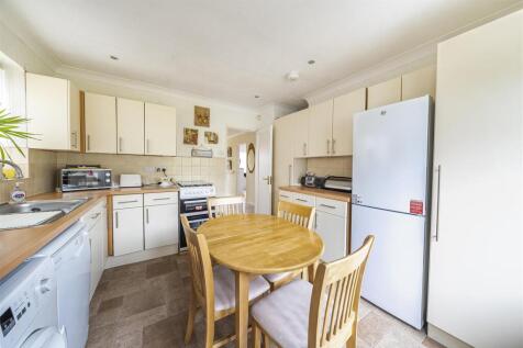 Kitchen/Breakfast Room: