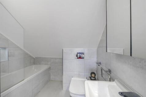 En Suite Bathroom: