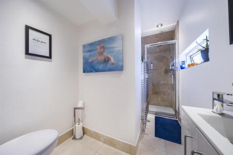 En Suite Shower Room: