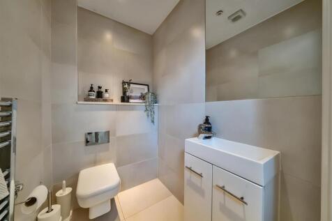 Guest Cloakroom: