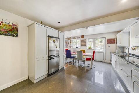 Kitchen/Breakfast Room: