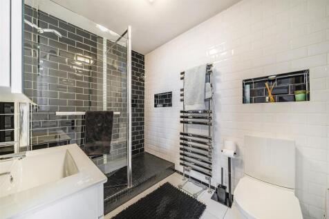 Family Shower Room: