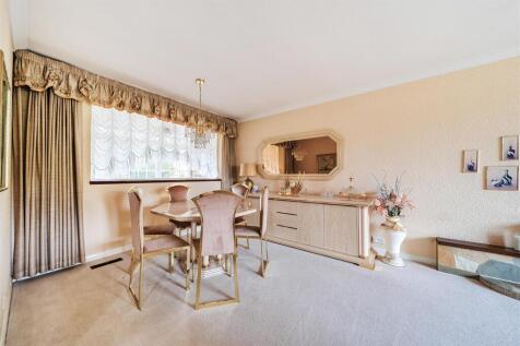 Lounge/Dining Room: