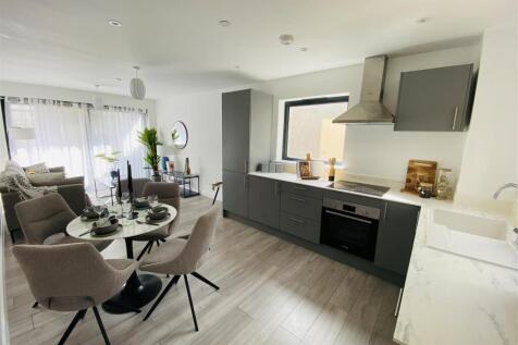 Lounge/Kitchen/Dining Room: