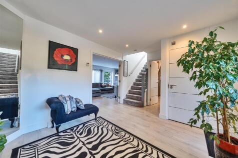 Reception/Entrance Hall: