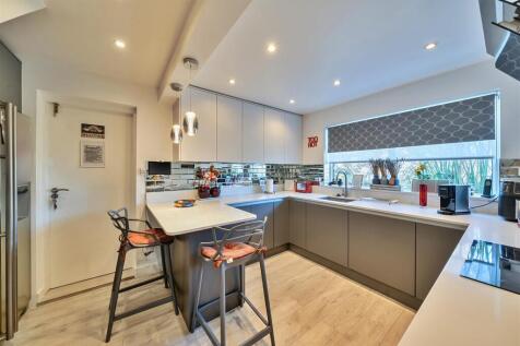 Kitchen/Breakfast Room: