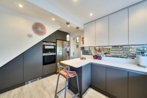 Kitchen/Breakfast Room:
