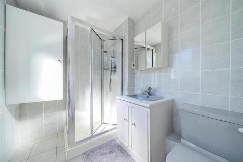En Suite Shower Room:
