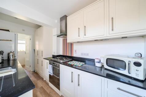Kitchen: