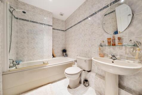 Family Bathroom: