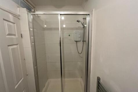 Shower Room: