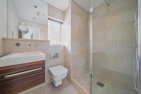 En Suite Shower Room: