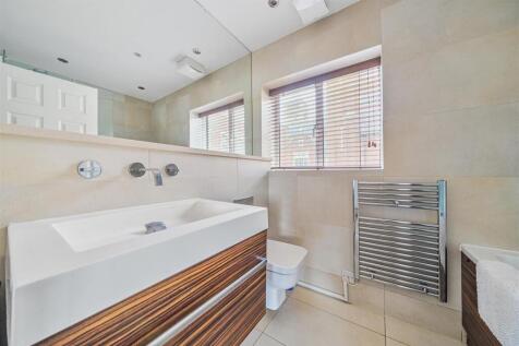 Family Bathroom: