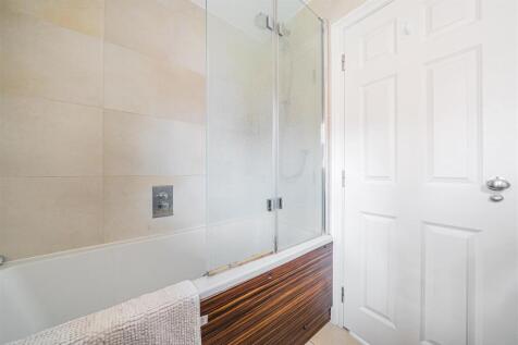 Family Bathroom: