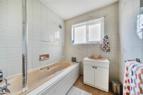 Family Bathroom: