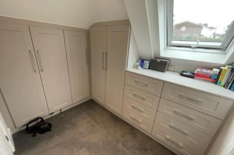 En Suite Dressing Room: