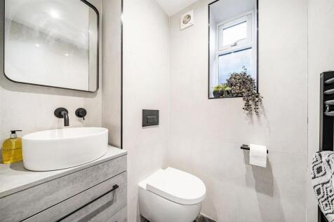 Guest Cloakroom: