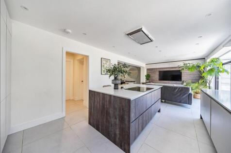 Open Plan Kitchen/Diner/Morning Room: