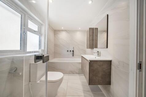 Family Bathroom: