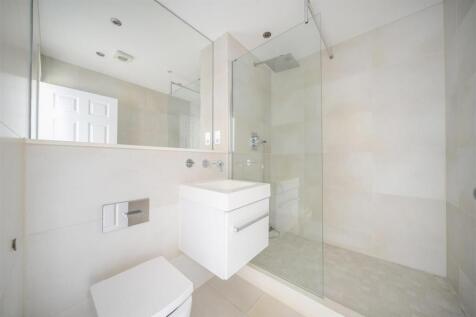 En Suite Shower Room: