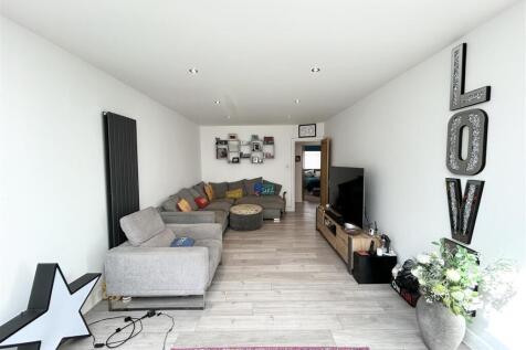 Living Room/Open Plan Kitchen/Diner: