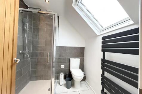 Family Shower Room: