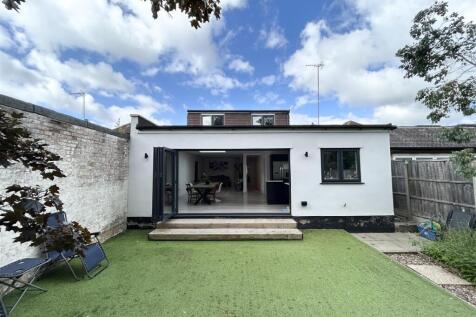 Exterior Rear: