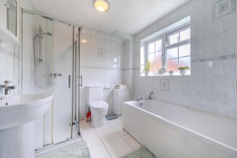 En Suite Bathroom: