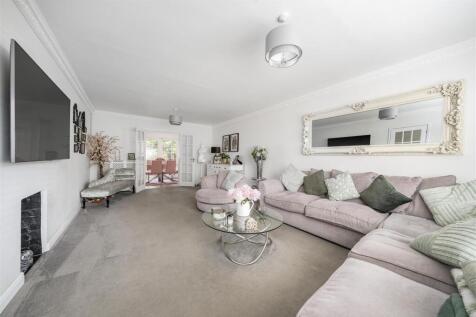 Living Room: