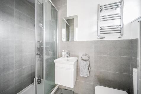 En Suite Shower Room: