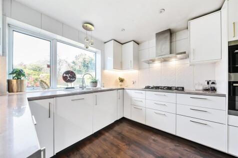 Kitchen: