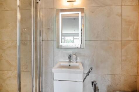 En Suite Shower Room: