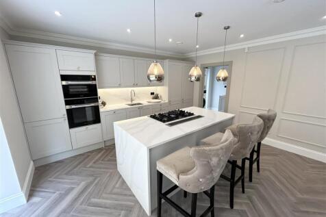 Open Plan Kitchen/Diner/Family Room: