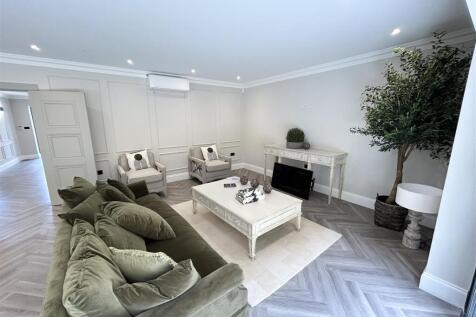 Open Plan Kitchen/Diner/Family Room: