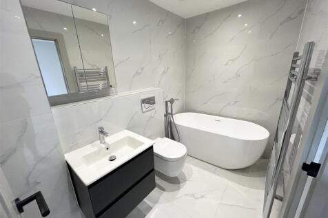 Family Bathroom: